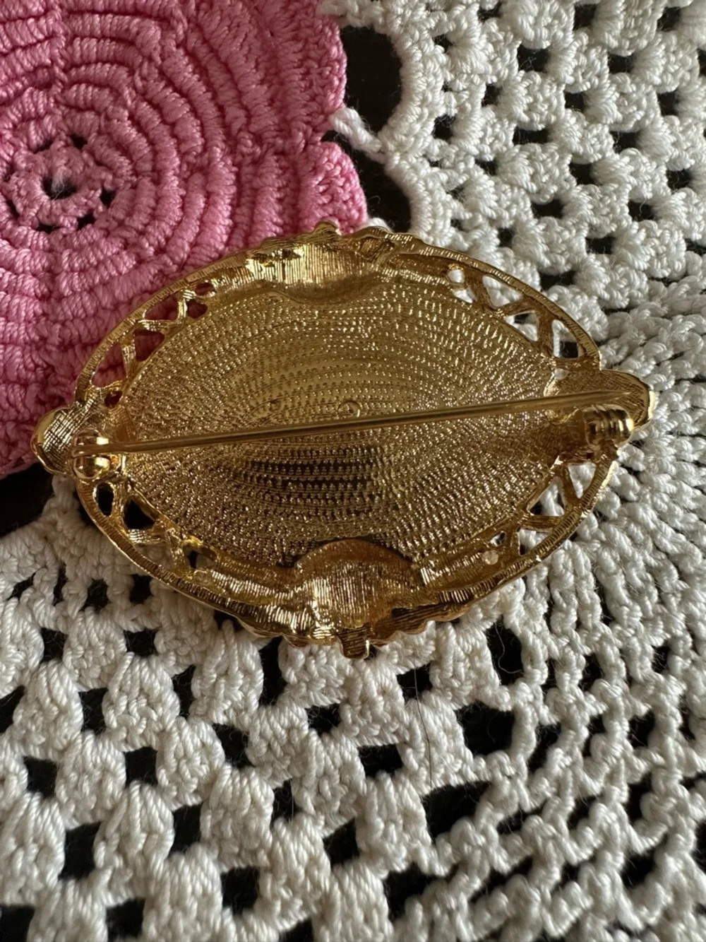 Avon Victoria Rose Brooch from 1989